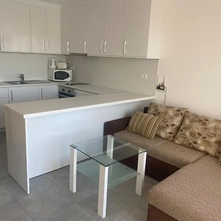Beachfront, 2 Bed With Sea Views Lejlighed Elenite