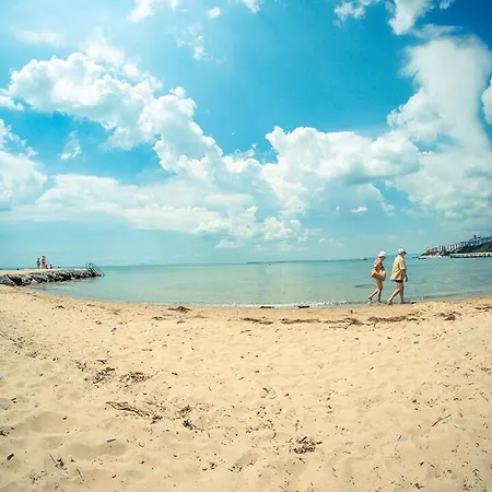 Apartman Beachfront, 2 Bed With Sea Views *